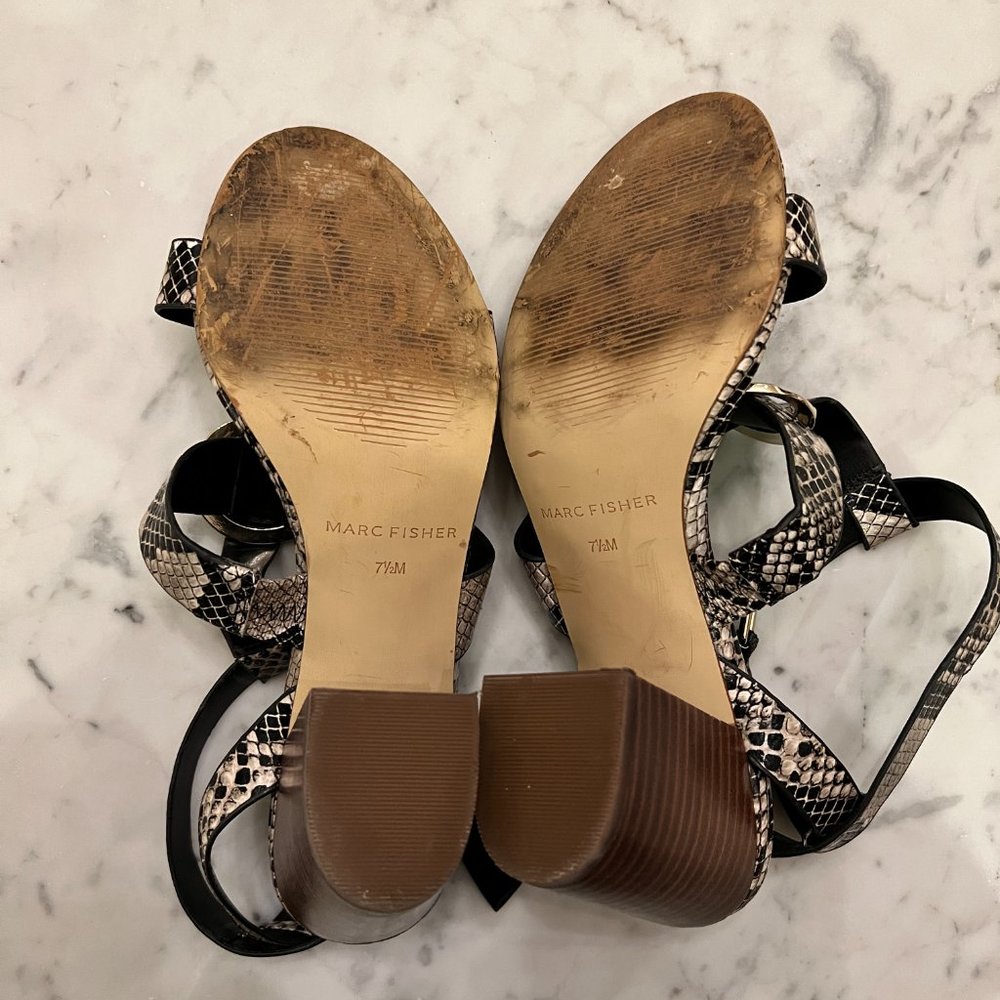 Marc Fisher Walinda T-Strap Snakeskin Print Block Heel Sandals Size 7.5 - Picture 8 of 10